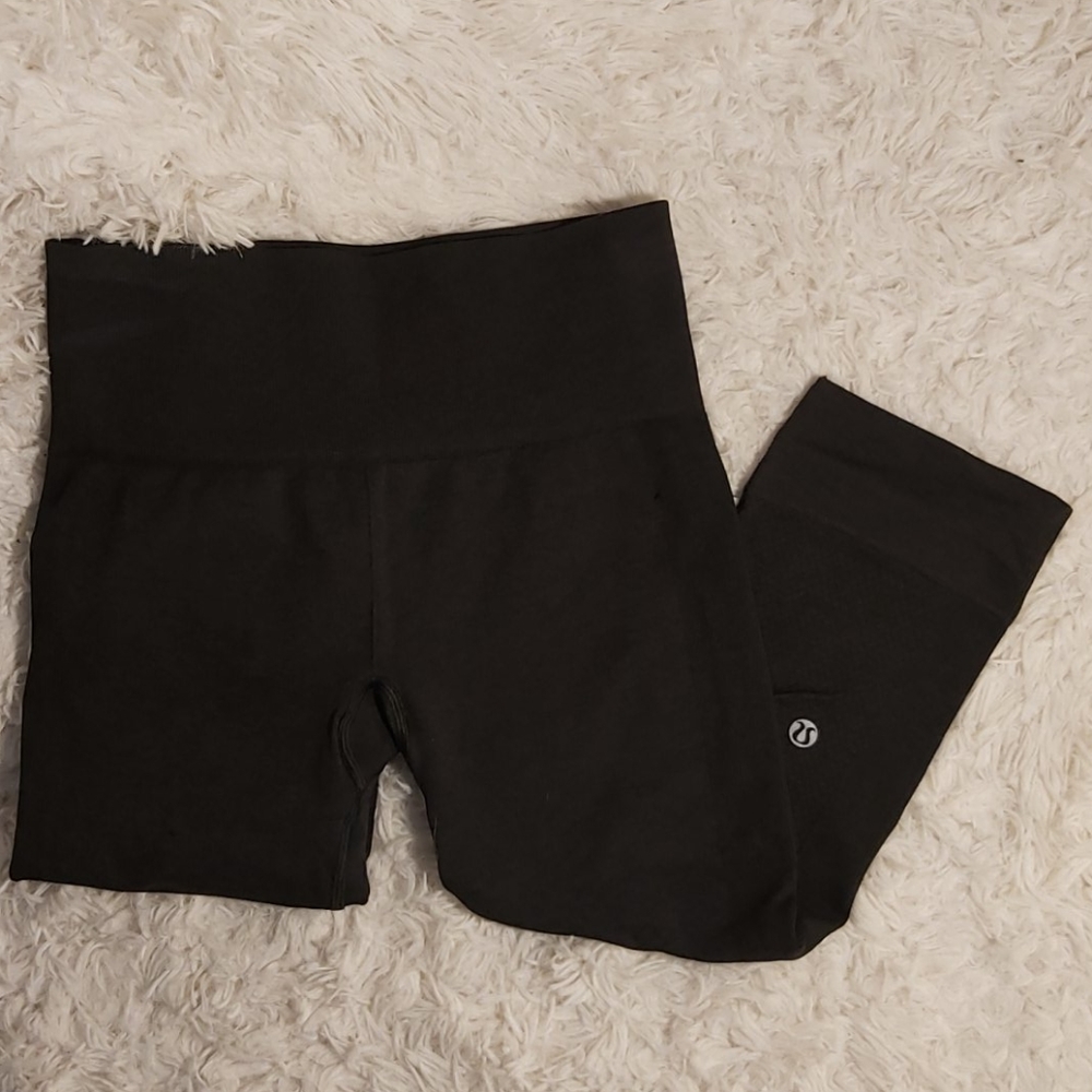 Lululemon Seamlessly Street Crop